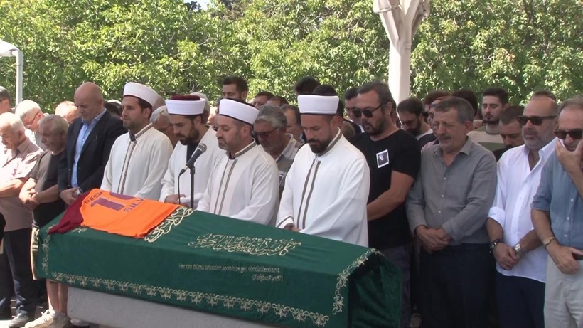 Usta oyuncu Ünal Silver, son yolculuğuna uğurlandı - Resim: 5