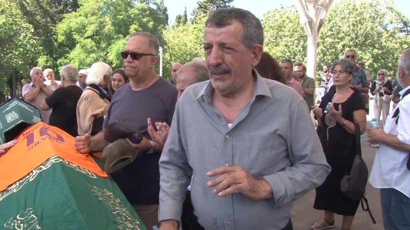 Usta oyuncu Ünal Silver, son yolculuğuna uğurlandı - Resim: 3