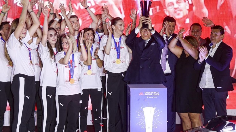 Galataport'ta şampiyonluk kutlaması! Filenin Sultanları tarihi zaferi vatandaşlarla kutladı - Resim: 10