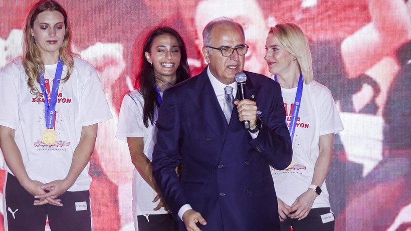 Galataport'ta şampiyonluk kutlaması! Filenin Sultanları tarihi zaferi vatandaşlarla kutladı - Resim: 9