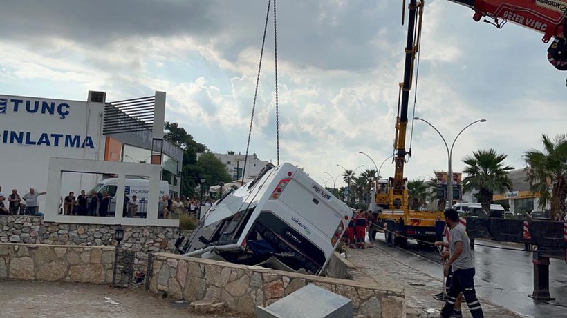 Bodrum'da can pazarı! Midibüs dere yatağına düştü! Çok sayıda yaralı - Resim: 10