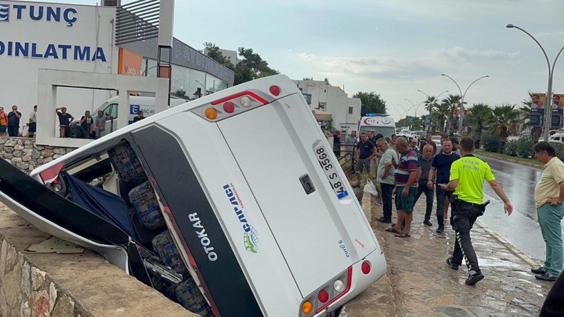 Bodrum'da can pazarı! Midibüs dere yatağına düştü! Çok sayıda yaralı - Resim: 8