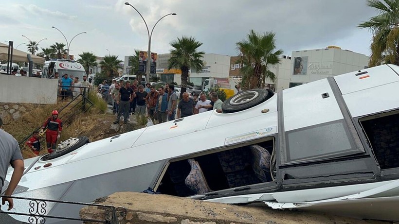 Bodrum'da can pazarı! Midibüs dere yatağına düştü! Çok sayıda yaralı - Resim: 5