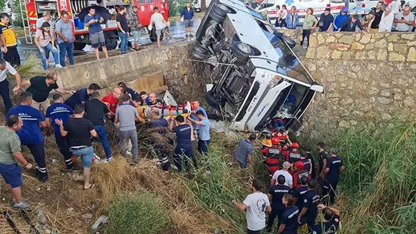 Bodrum'da can pazarı! Midibüs dere yatağına düştü! Çok sayıda yaralı - Resim: 1