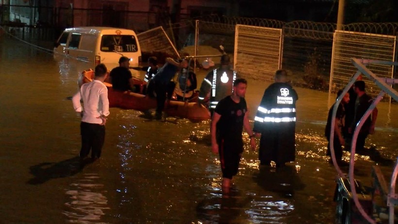 İstanbul'u vuran sel felaketinin ardından yeni uyarı! Meteoroloji İstanbul'da yağış için saat verdi! 6 Eylül il il hava durumu - Resim: 3
