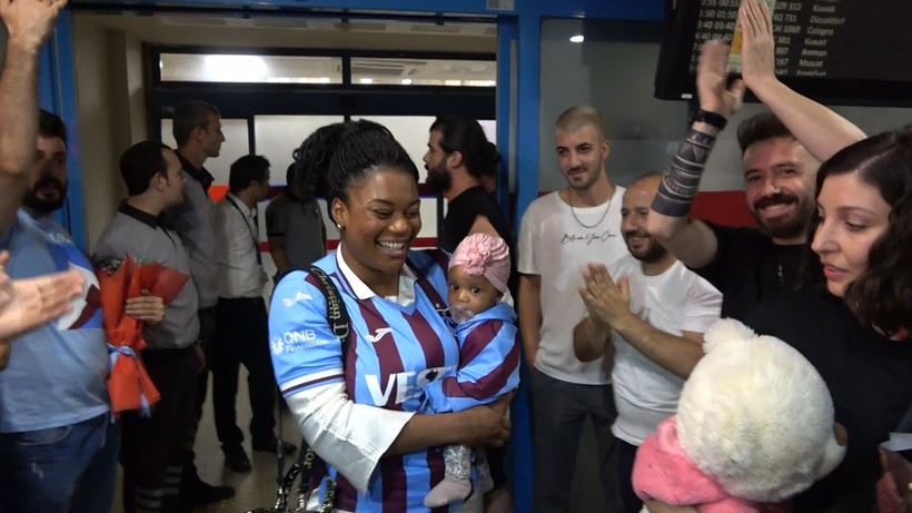 Trabzonspor'un yeni golcüsü Onuachu: Taraftarlardan inanılmaz etkilendim - Resim : 8