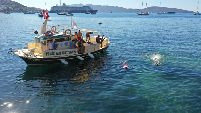 Bodrum'da deniz dibi temizliğinde 200 kilogram atık çıkarıldı! - Resim: 1