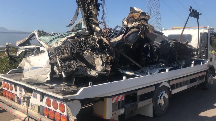Bursa feci tır kazası! Arıza yapan emniyeti şeridindeki TIR'a TIR çarptı! Şoförler hayatını kaybetti - Resim: 1