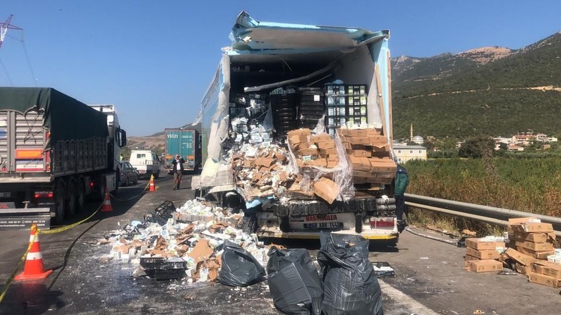 Bursa feci tır kazası! Arıza yapan emniyeti şeridindeki TIR'a TIR çarptı! Şoförler hayatını kaybetti - Resim: 4