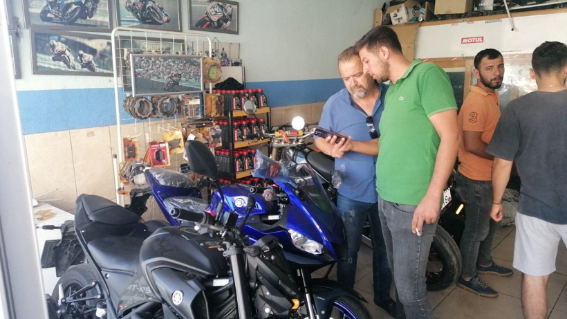 Parasını ödediklerini söyledikleri motoru alamayınca, römorka yükleyip götürdüler - Resim: 5