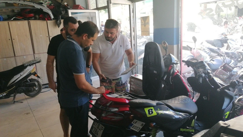Parasını ödediklerini söyledikleri motoru alamayınca, römorka yükleyip götürdüler - Resim: 4