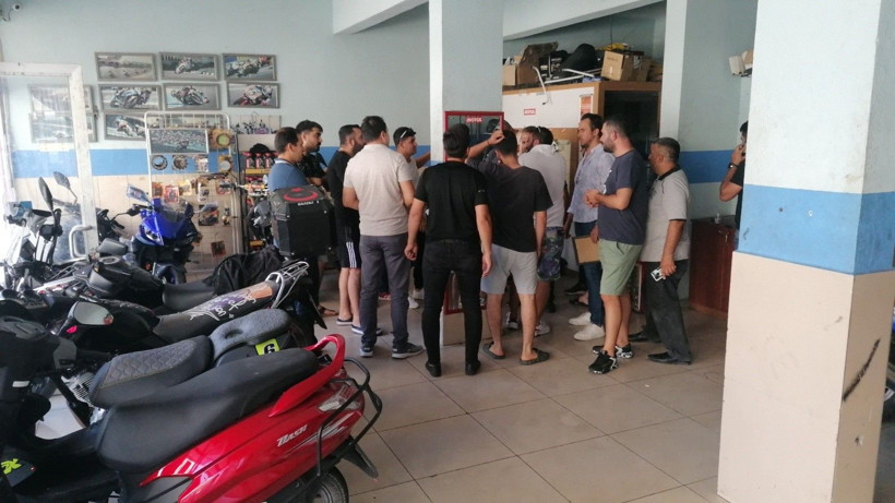 Parasını ödediklerini söyledikleri motoru alamayınca, römorka yükleyip götürdüler - Resim: 3