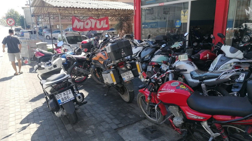 Parasını ödediklerini söyledikleri motoru alamayınca, römorka yükleyip götürdüler - Resim: 2