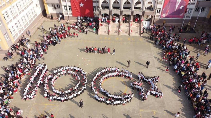 Türkiye iliklerine kadar Cumhuriyet'i kutluyor! Nereye baksan kırmızı-beyaz! 🤍❤️Meydanlarda 7'den 70'e 100. yıl coşkusu - Resim: 352
