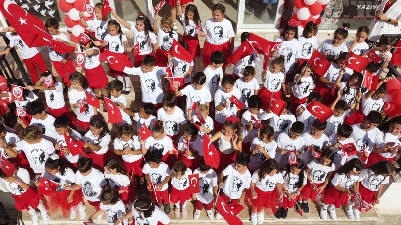 Türkiye iliklerine kadar Cumhuriyet'i kutluyor! Nereye baksan kırmızı-beyaz! 🤍❤️Meydanlarda 7'den 70'e 100. yıl coşkusu - Resim: 462