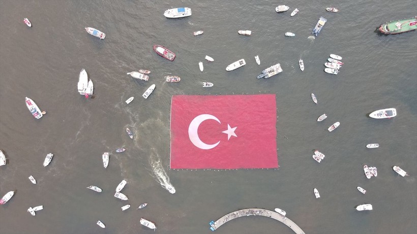 Türkiye iliklerine kadar Cumhuriyet'i kutluyor! Nereye baksan kırmızı-beyaz! 🤍❤️Meydanlarda 7'den 70'e 100. yıl coşkusu - Resim: 478