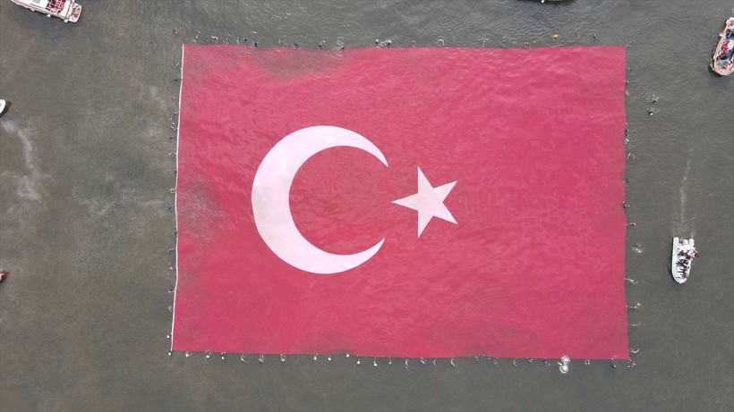 Türkiye iliklerine kadar Cumhuriyet'i kutluyor! Nereye baksan kırmızı-beyaz! 🤍❤️Meydanlarda 7'den 70'e 100. yıl coşkusu - Resim: 479