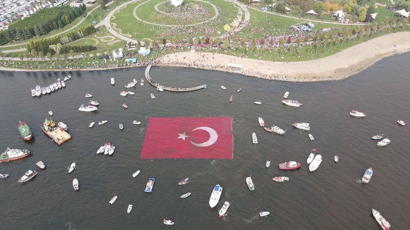Türkiye iliklerine kadar Cumhuriyet'i kutluyor! Nereye baksan kırmızı-beyaz! 🤍❤️Meydanlarda 7'den 70'e 100. yıl coşkusu - Resim: 480