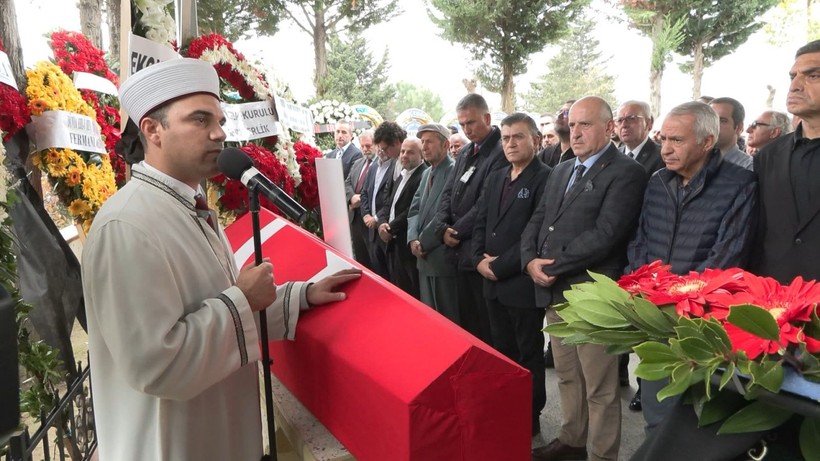 Gazeteci Osman Saffet Arolat son yolculuğuna uğurlandı - Resim: 1