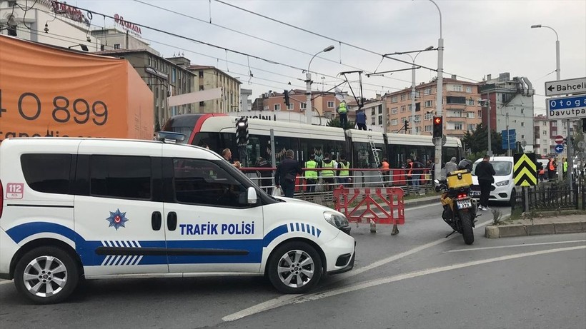İstanbul'da tramvay raydan çıktı! Kabataş-Bağcılar Tramvay Hattı yolcuları yaya kaldı - Resim: 5