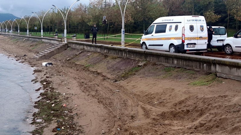Kocaeli sahilinde temizlik yapan işçiler korkunç tabloyla karşılaştı! Kıyıya vurmuş cansız bedeni bulundu - Resim: 2