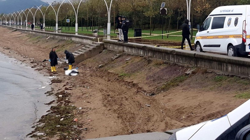 Kocaeli sahilinde temizlik yapan işçiler korkunç tabloyla karşılaştı! Kıyıya vurmuş cansız bedeni bulundu - Resim: 5