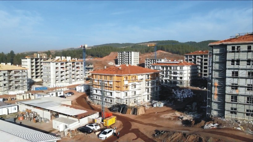 Vali Erdinç Yılmaz'dan Özgür Özel'e cevap: Osmaniye’de 1351 konut aralık ayında teslim edilecek - Resim: 2