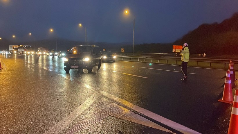 Anadolu Otoyolu Bolu Dağı Tüneli İstanbul yönü kapatıldı! Heyelan riski bulunuyor - Resim: 7