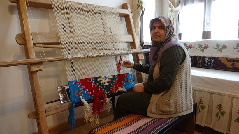 500 yıllık kilim dokuma sanatını hala devam ettiriyor - Resim: 1