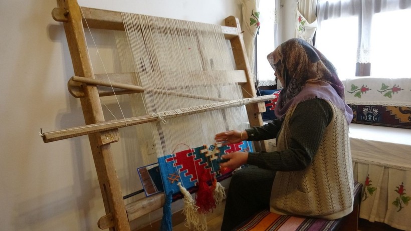 500 yıllık kilim dokuma sanatını hala devam ettiriyor - Resim: 2
