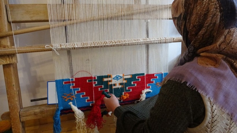 500 yıllık kilim dokuma sanatını hala devam ettiriyor - Resim: 3