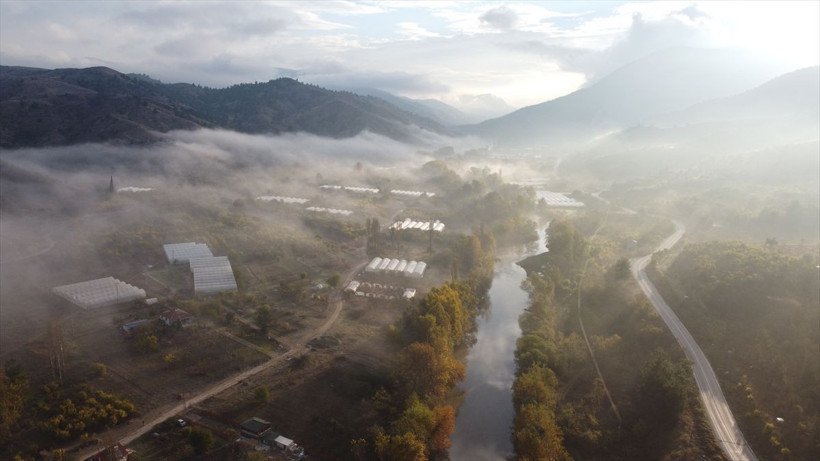 Sakarya Nehri çevresinde ortaya çıkan sis bulutu dronla görüntülendi! Ortaya kartpostallık görüntüler çıktı - Resim: 7