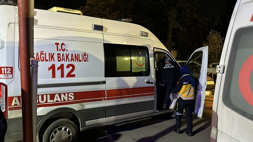 Sağlık çalışanlarına dehşeti yaşattılar! Baba oğul demir sopalarla saldırdı - Resim: 5