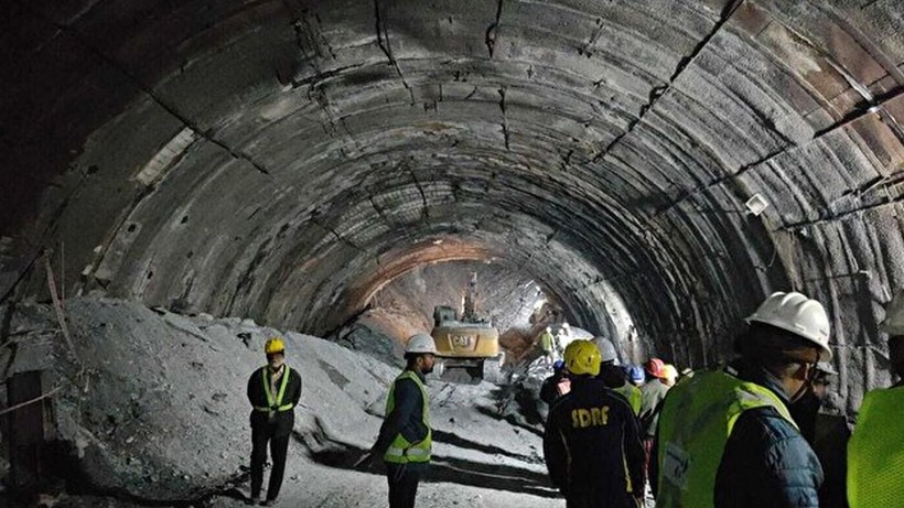 Hindistan'da 17 gün sonra gelen mucize! Mahsur kalan 41 işçi kurtarıldı - Resim: 1