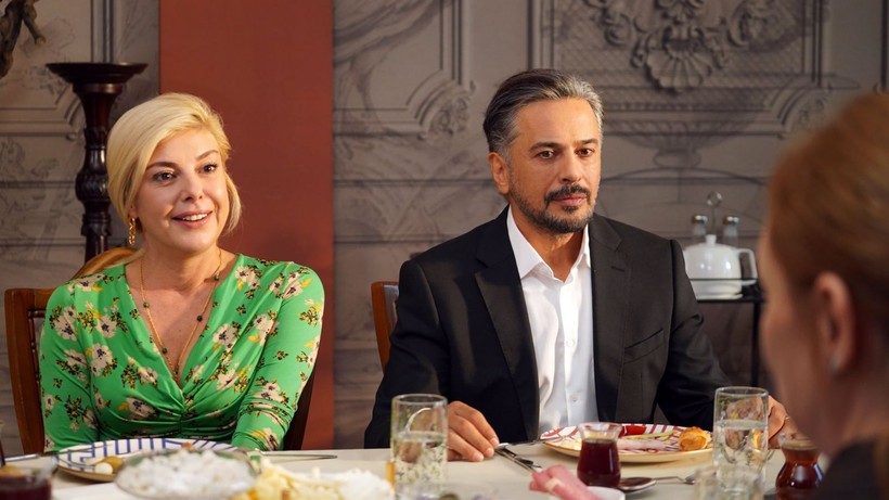 Yalı Çapkını dizisinin Orhan ve Gülgün'ü ele ele görüntülendi - Resim: 5