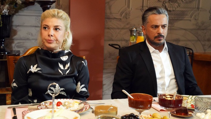 Yalı Çapkını dizisinin Orhan ve Gülgün'ü ele ele görüntülendi - Resim: 6