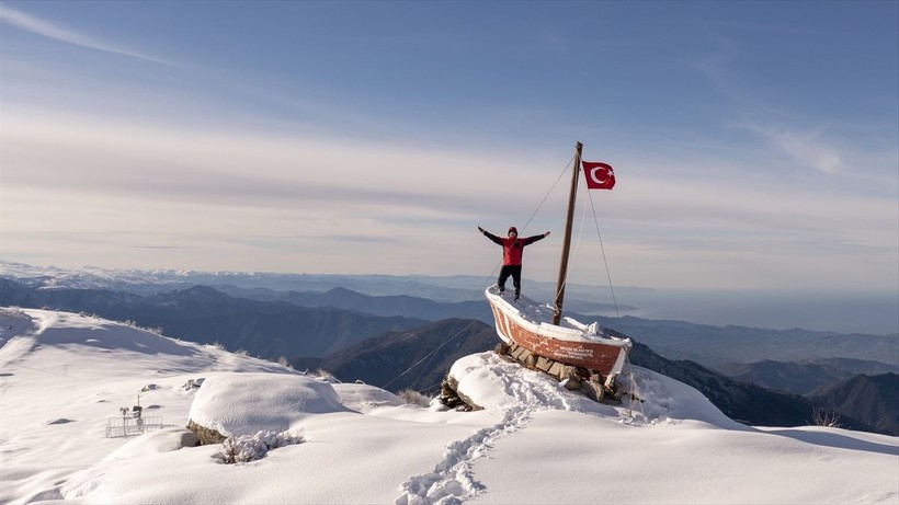 Rize'nin yüksek kesimlerinde kar yağışı etkisini gösterdi! Manzara büyüledi - Resim: 6