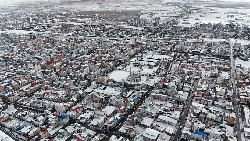 Doğu'da etkili olan yoğun kar nedeniyle 1024 yerleşim yerinin yolu ulaşıma kapandı - Resim: 16