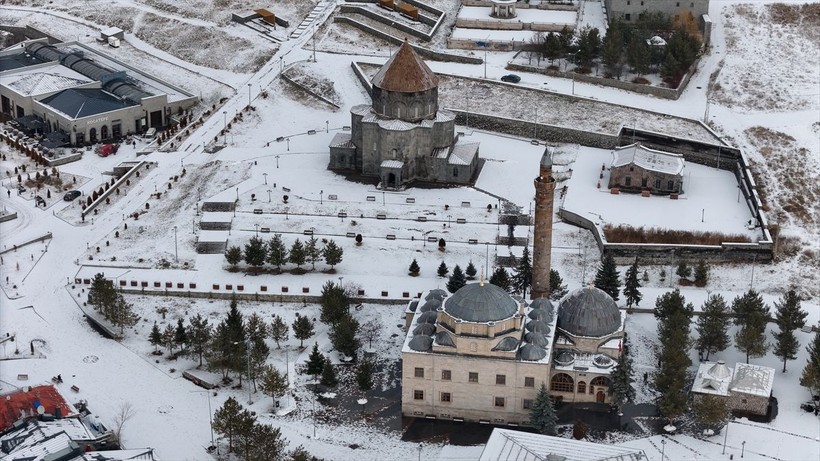 Doğu'da etkili olan yoğun kar nedeniyle 1024 yerleşim yerinin yolu ulaşıma kapandı - Resim: 18