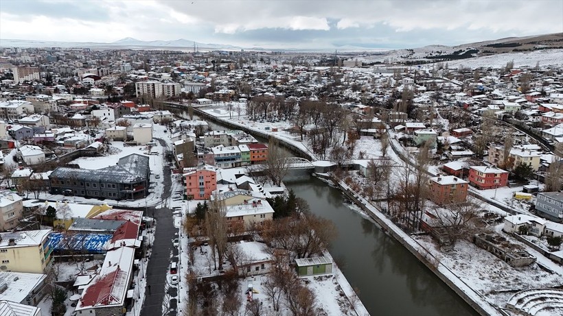 Doğu'da etkili olan yoğun kar nedeniyle 1024 yerleşim yerinin yolu ulaşıma kapandı - Resim: 21