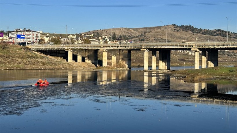 Kahramanmaraş'ta oyun oynarken nehre düşen ve kaybolan çocuğu arama çalışmaları devam ediyor - Resim: 2