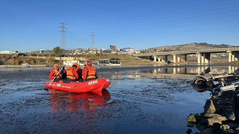 Kahramanmaraş'ta oyun oynarken nehre düşen ve kaybolan çocuğu arama çalışmaları devam ediyor - Resim: 6