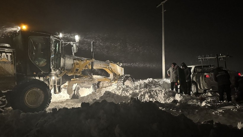 Van, Hakkari, Bitlis ve Muş'ta 540 yerleşim yerine ulaşım sağlanamıyor - Resim: 3