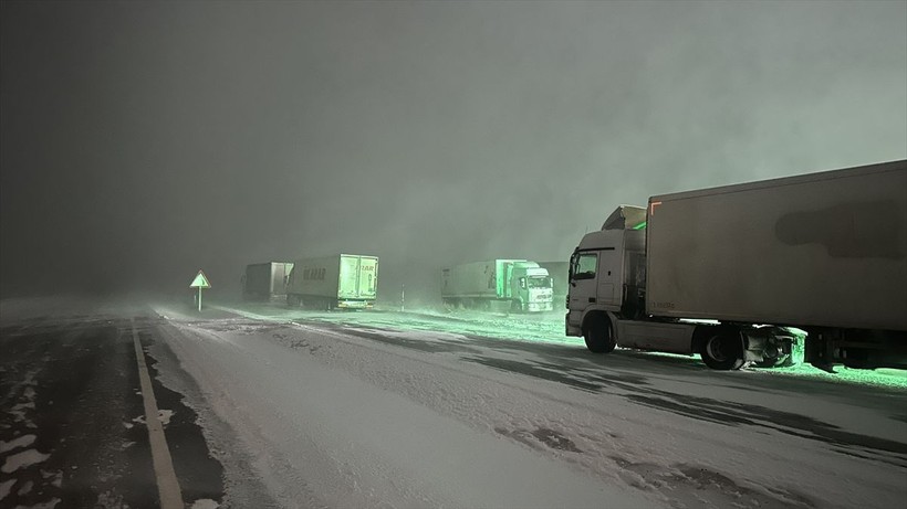 Van, Hakkari, Bitlis ve Muş'ta 540 yerleşim yerine ulaşım sağlanamıyor - Resim: 9
