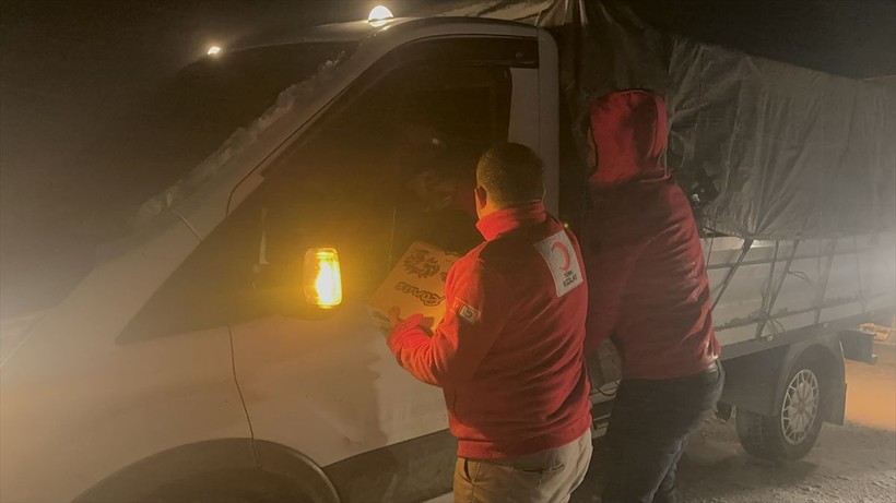 Van, Hakkari, Bitlis ve Muş'ta 540 yerleşim yerine ulaşım sağlanamıyor - Resim: 10
