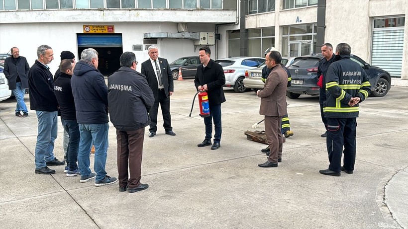 Karabük'te 16 katlı binada yangın ve kurtarma tatbikatı! Mahsur kalanlar için itfaiye ekipleri devreye girdi - Resim: 8