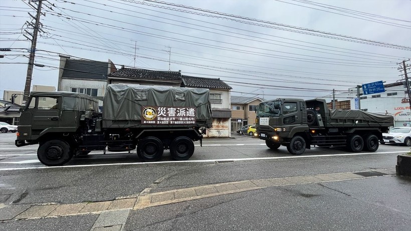Japonya'da meydana gelen depremlerde hayatını kaybedenlerin sayısı 78'e yükseldi - Resim: 39