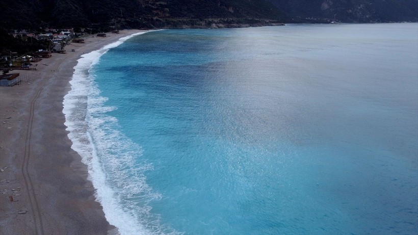 Fethiye Ölüdeniz'in rengi turkuaza döndü! Vatandaşlar sahilde yürüyüş yaptı - Resim: 3