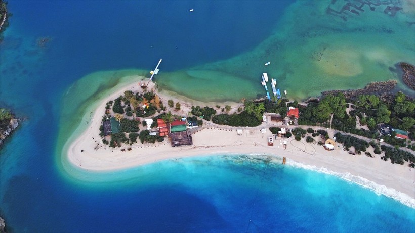 Fethiye Ölüdeniz'in rengi turkuaza döndü! Vatandaşlar sahilde yürüyüş yaptı - Resim: 4
