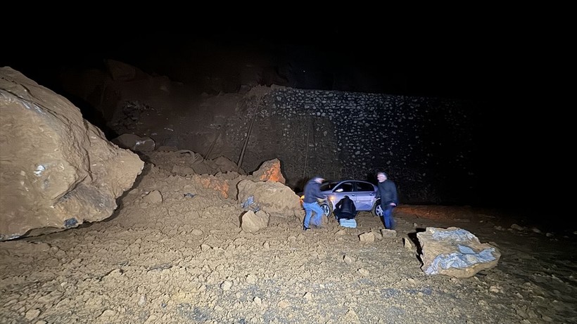 Zonguldak-Ankara kara yolunda meydana gelen heyelan sonrası çalışmalar devam ediyor - Resim: 2